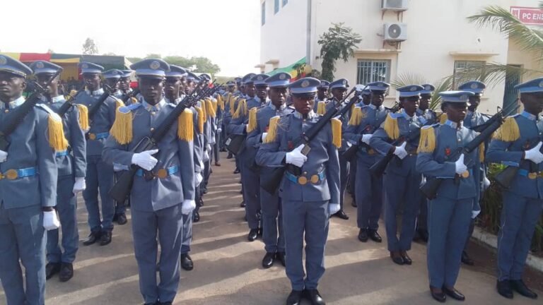 Koutal / kaolack :Cérémonie de présentation du drapeau aux élèves sous-officiers de la 43 ème promotion.