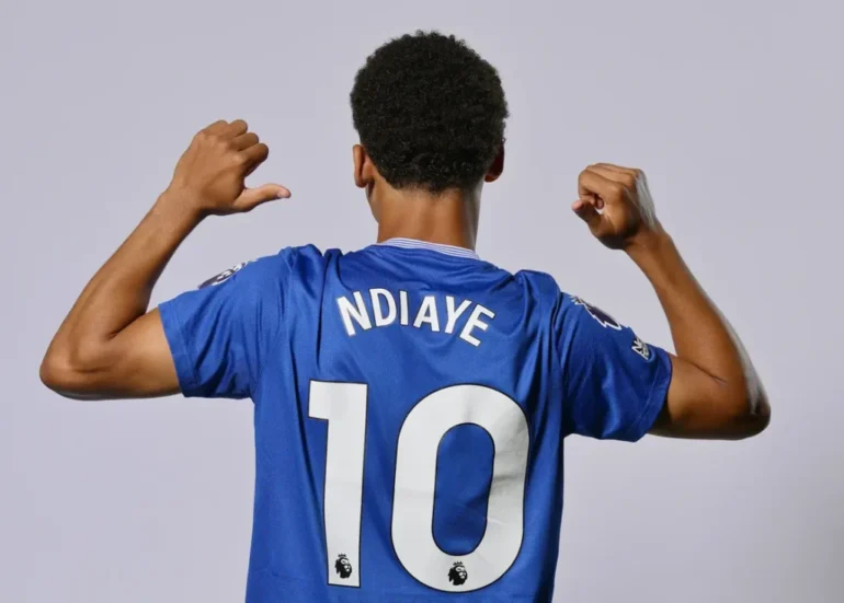 Everton : Iliman Ndiaye hérite officiellement du numéro 10
